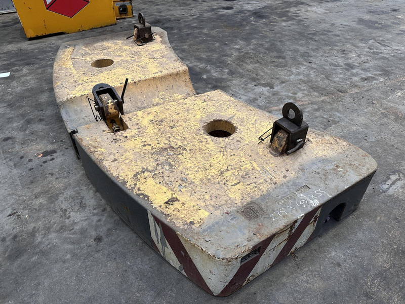 Krupp KMK 4080 - 5110 - 5120 Counterweight 5,8 ton - Contrapeso para Maquinaria de construcción: foto 1 Krupp KMK 4080 - 5110 - 5120 Counterweight 5,8 ton - Contrapeso para Maquinaria de construcción: foto 1