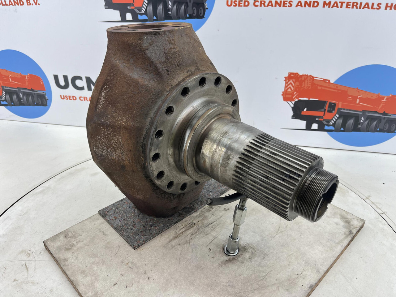 Krupp KMK 5100 Steering knuckle 16 holes axle 1 - Mangueta para Autogrúa: foto 3 Krupp KMK 5100 Steering knuckle 16 holes axle 1 - Mangueta para Autogrúa: foto 3