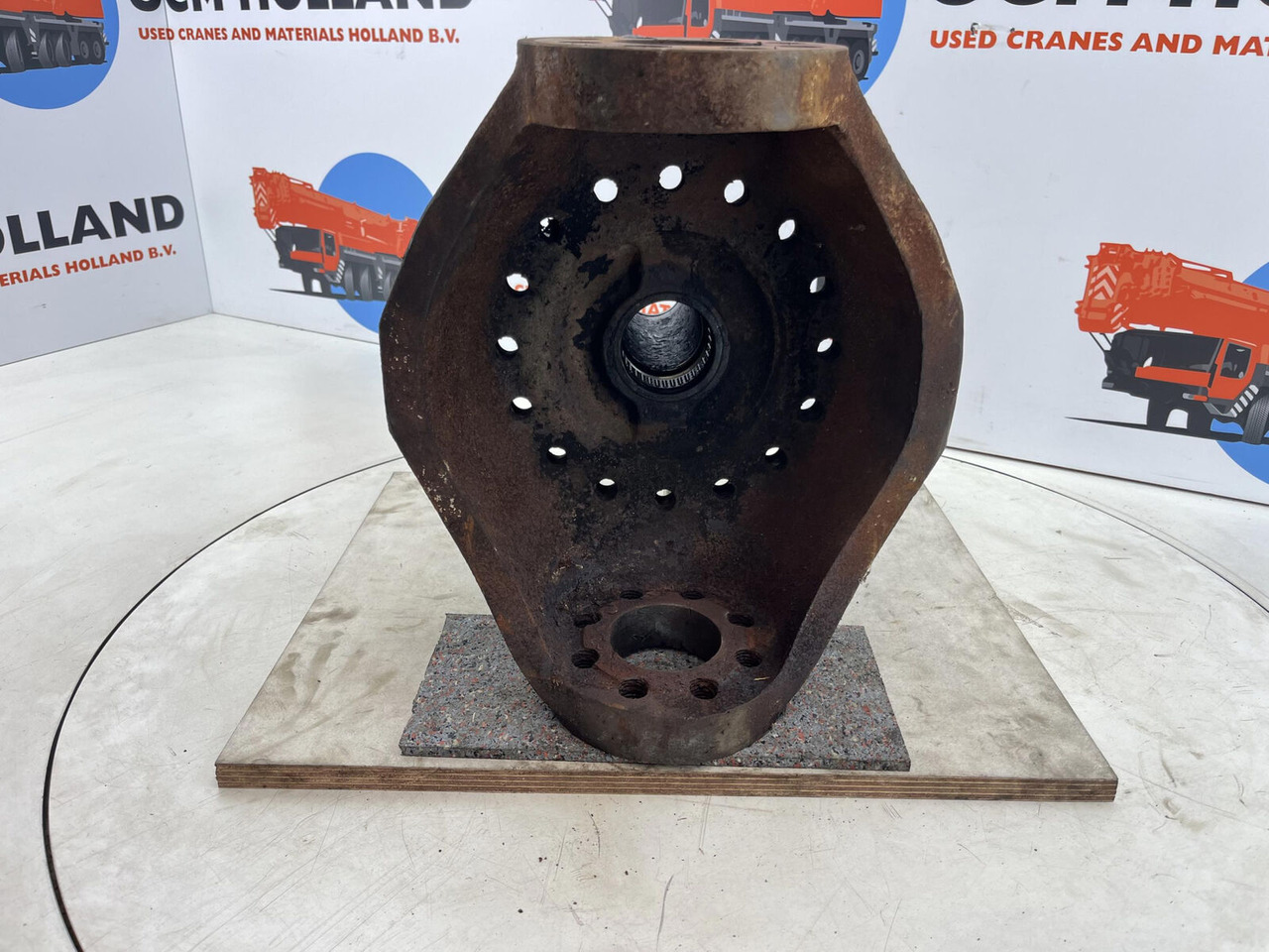 Krupp KMK 5100 Steering knuckle 16 holes axle 1 - Mangueta para Autogrúa: foto 5 Krupp KMK 5100 Steering knuckle 16 holes axle 1 - Mangueta para Autogrúa: foto 5