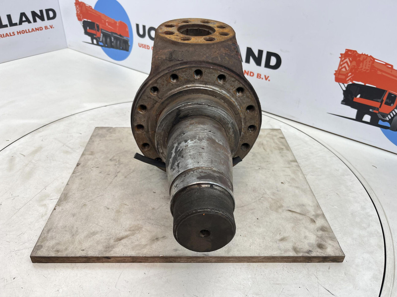 Liebherr LT 1090 Steering knuckle 16 holes - Mangueta para Autogrúa: foto 2 Liebherr LT 1090 Steering knuckle 16 holes - Mangueta para Autogrúa: foto 2