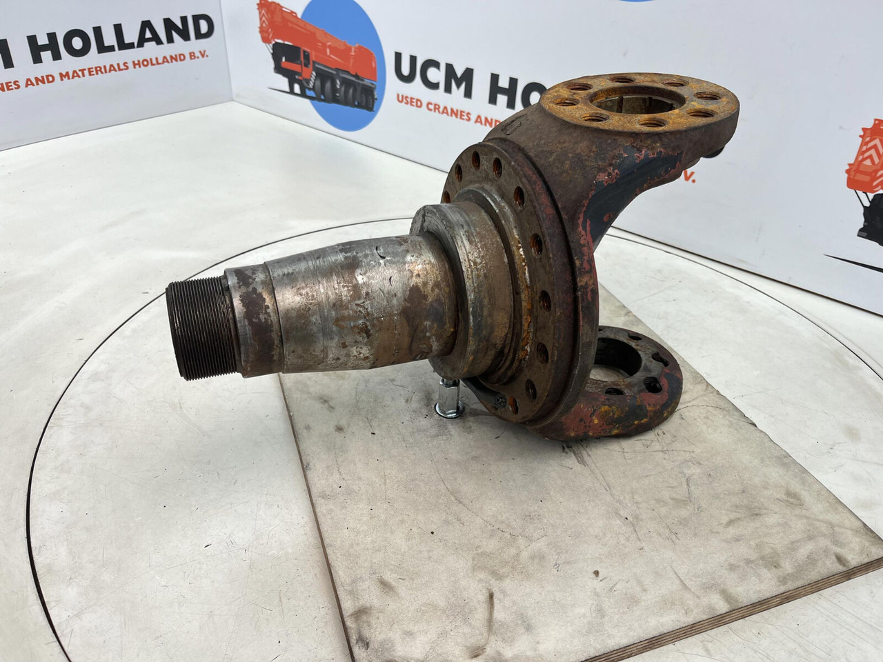 Liebherr LT 1090 Steering knuckle 16 holes - Mangueta para Autogrúa: foto 1 Liebherr LT 1090 Steering knuckle 16 holes - Mangueta para Autogrúa: foto 1