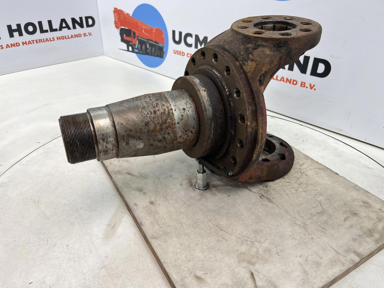 Liebherr LT 1090 Steering knuckle 16 holes - Mangueta para Autogrúa: foto 1 Liebherr LT 1090 Steering knuckle 16 holes - Mangueta para Autogrúa: foto 1