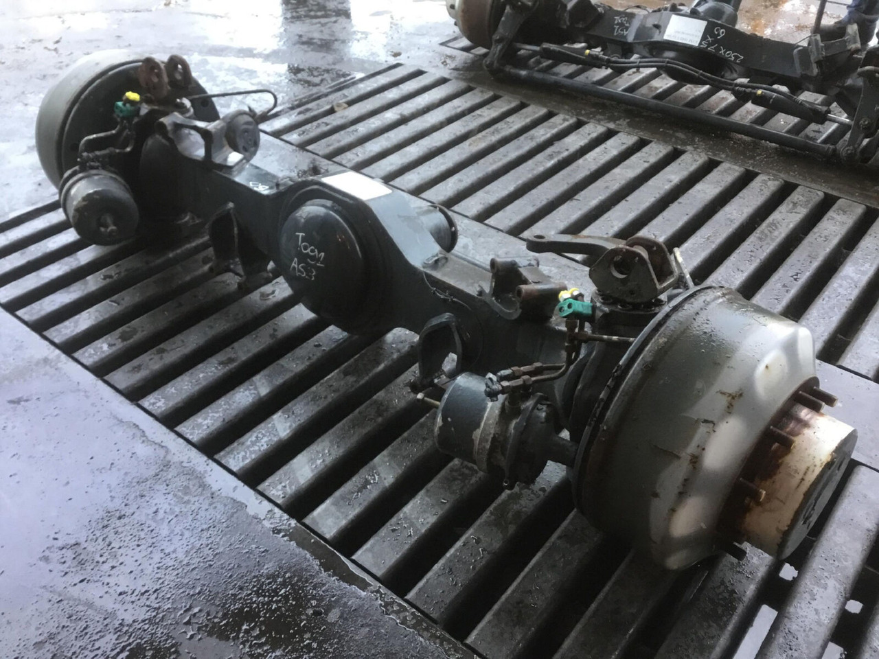 Liebherr LTM 1045-3.1 axle 1 - Eje y piezas para Autogrúa: foto 2 Liebherr LTM 1045-3.1 axle 1 - Eje y piezas para Autogrúa: foto 2