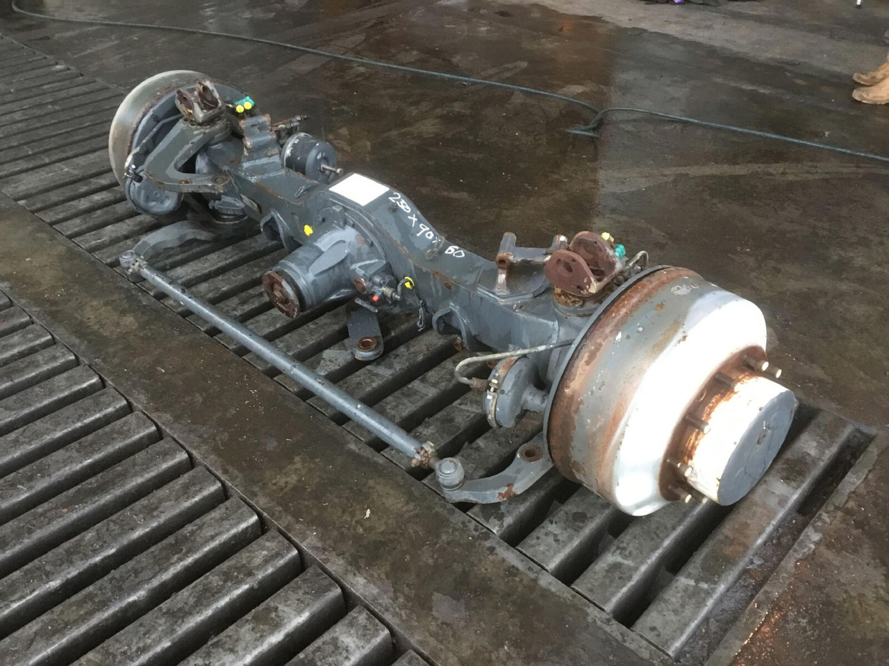 Liebherr LTM 1045-3.1 axle 1 - Eje y piezas para Autogrúa: foto 4 Liebherr LTM 1045-3.1 axle 1 - Eje y piezas para Autogrúa: foto 4