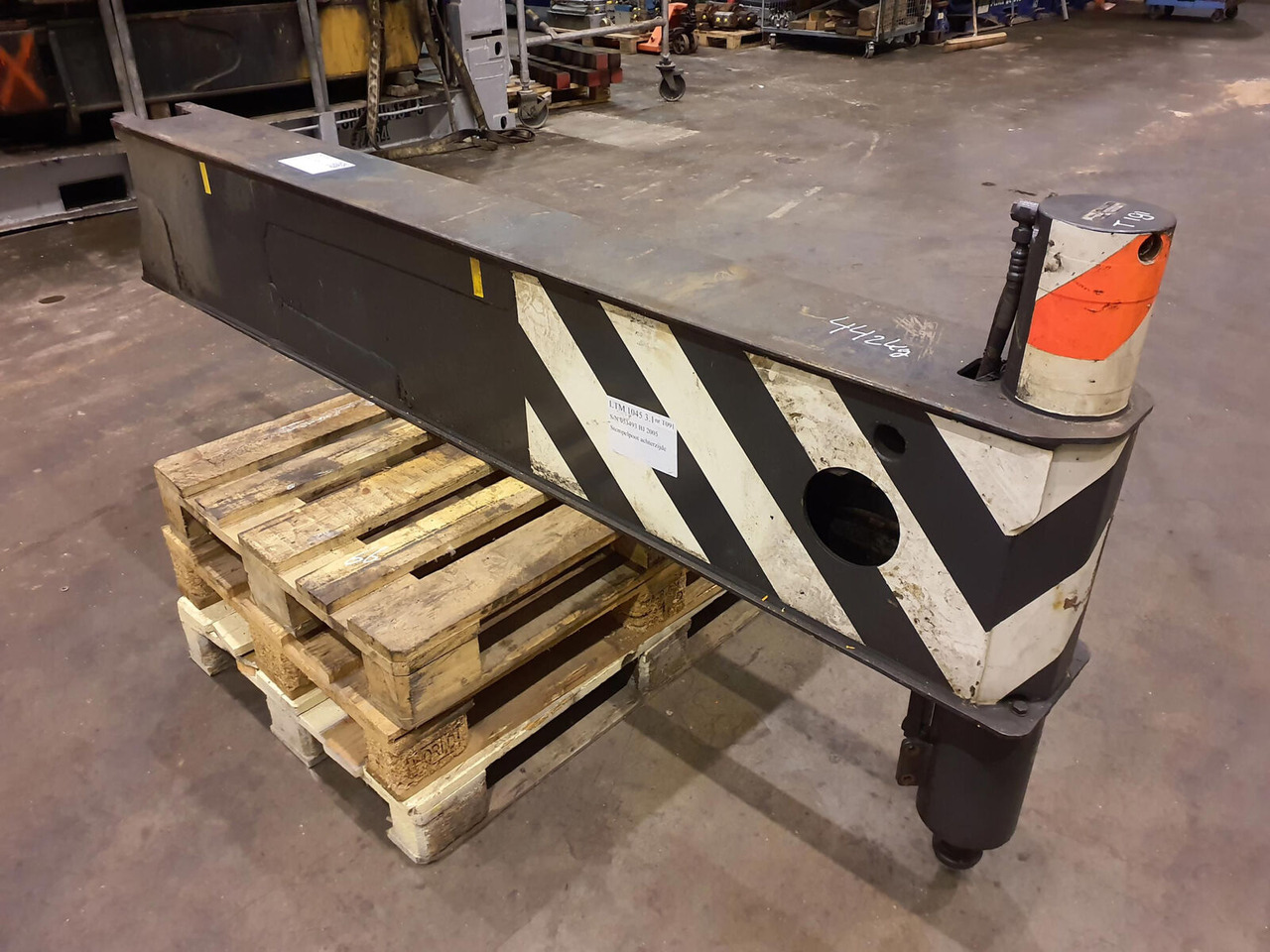 Liebherr LTM 1045-3.1 sliding beam rear complete - Suspensión para Autogrúa: foto 1 Liebherr LTM 1045-3.1 sliding beam rear complete - Suspensión para Autogrúa: foto 1