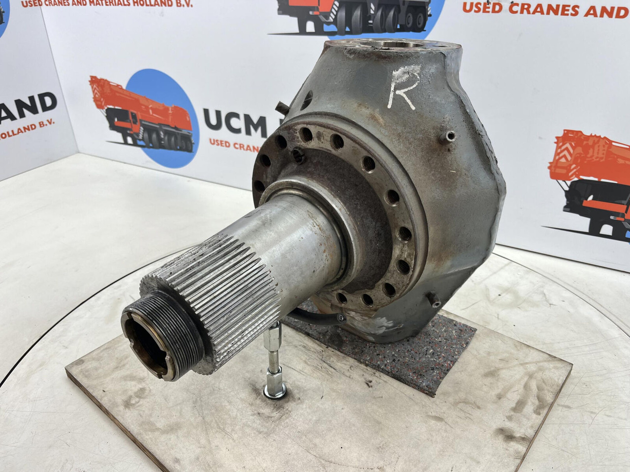 Liebherr LTM 1055-3.2 Steering knuckle 16 holes axle 2 - Mangueta para Autogrúa: foto 1 Liebherr LTM 1055-3.2 Steering knuckle 16 holes axle 2 - Mangueta para Autogrúa: foto 1