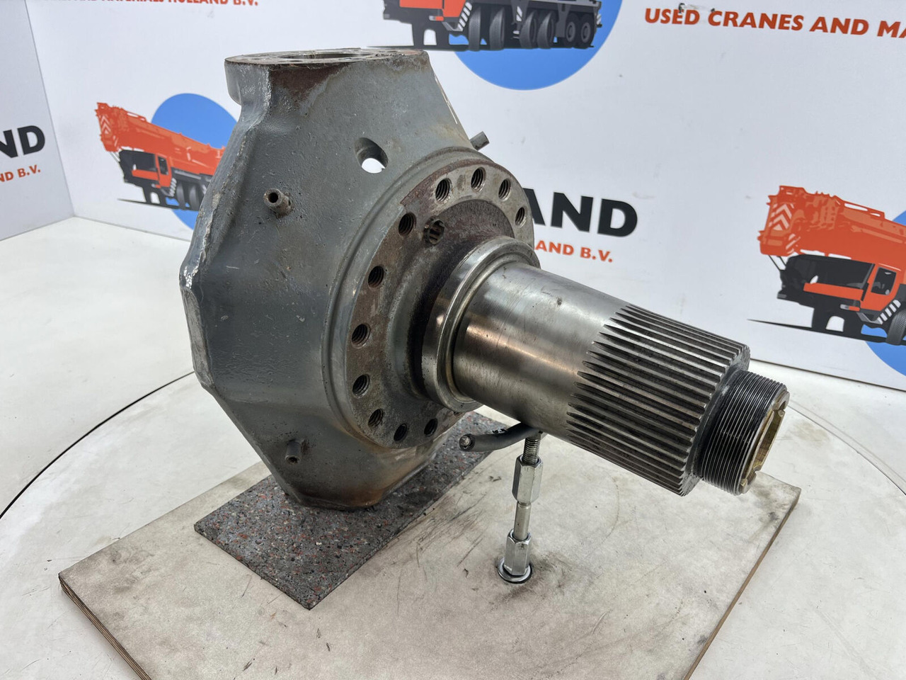 Liebherr LTM 1055-3.2 Steering knuckle 16 holes axle 2 - Mangueta para Autogrúa: foto 3 Liebherr LTM 1055-3.2 Steering knuckle 16 holes axle 2 - Mangueta para Autogrúa: foto 3