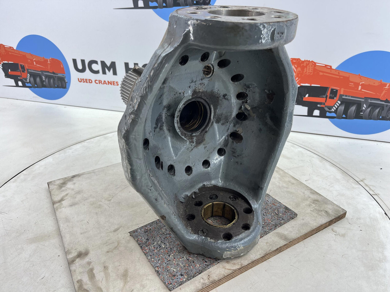 Liebherr LTM 1055-3.2 Steering knuckle 16 holes axle 2 - Mangueta para Autogrúa: foto 4 Liebherr LTM 1055-3.2 Steering knuckle 16 holes axle 2 - Mangueta para Autogrúa: foto 4