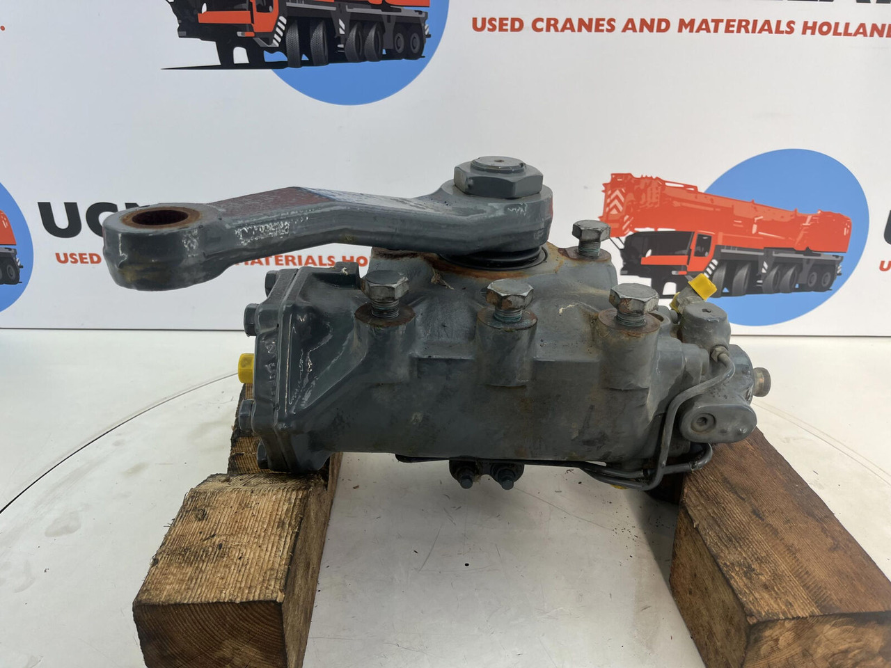 Liebherr LTM 1130-5.1 steering box - Caja de dirección para Autogrúa: foto 3 Liebherr LTM 1130-5.1 steering box - Caja de dirección para Autogrúa: foto 3