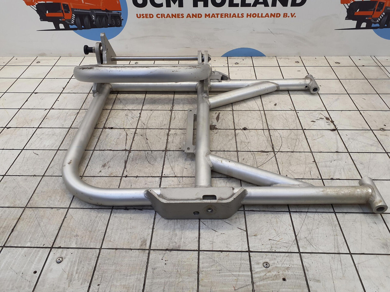 Liebherr LTM 1250-5.1 guard railing 40X500X760 - Carrocería y exterior para Autogrúa: foto 1 Liebherr LTM 1250-5.1 guard railing 40X500X760 - Carrocería y exterior para Autogrúa: foto 1