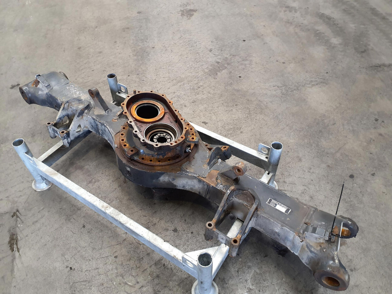 Liebherr LTM 1400-7.1 axle 3 housing - Eje y piezas para Autogrúa: foto 1 Liebherr LTM 1400-7.1 axle 3 housing - Eje y piezas para Autogrúa: foto 1