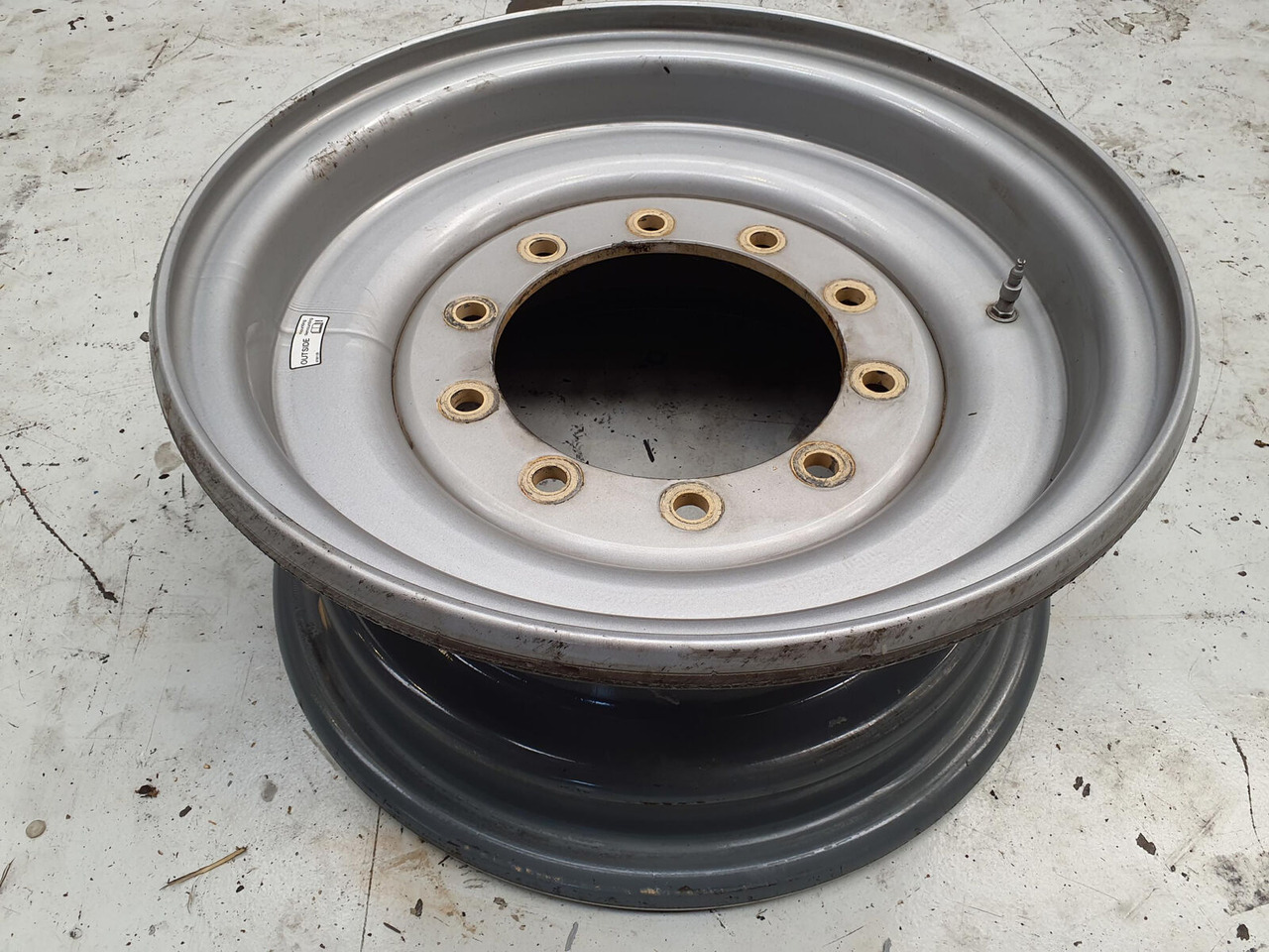 Liebherr Rim 445/95R25 10 12 1p - Llanta para Grúa: foto 1 Liebherr Rim 445/95R25 10 12 1p - Llanta para Grúa: foto 1