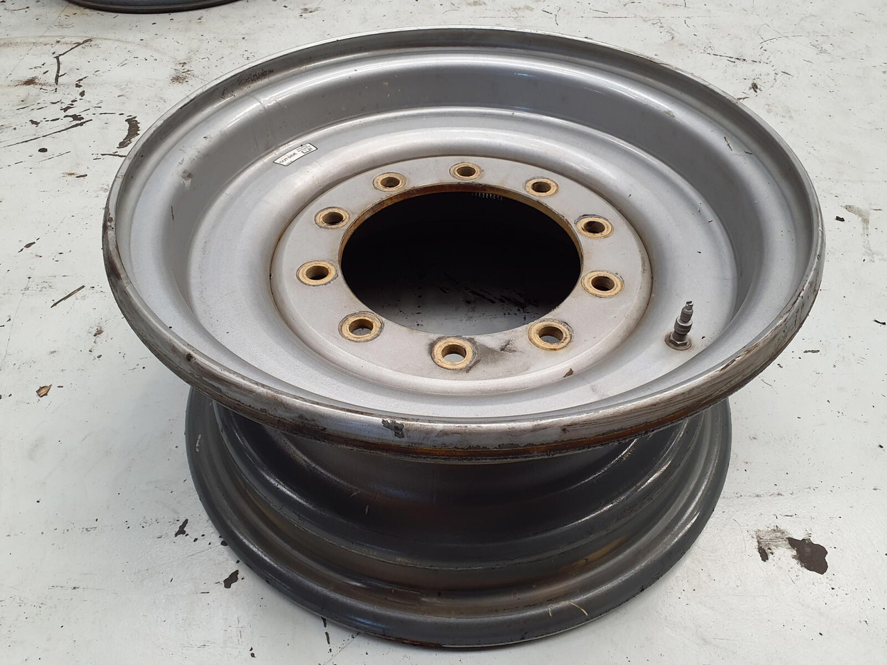 Liebherr Rim 445/95R25 10 12 1p - Llanta para Grúa: foto 1 Liebherr Rim 445/95R25 10 12 1p - Llanta para Grúa: foto 1