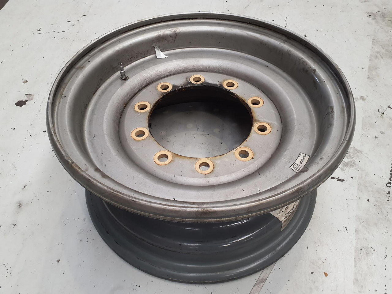 Liebherr Rim 445/95R25 10 12 1p - Llanta para Grúa: foto 1 Liebherr Rim 445/95R25 10 12 1p - Llanta para Grúa: foto 1