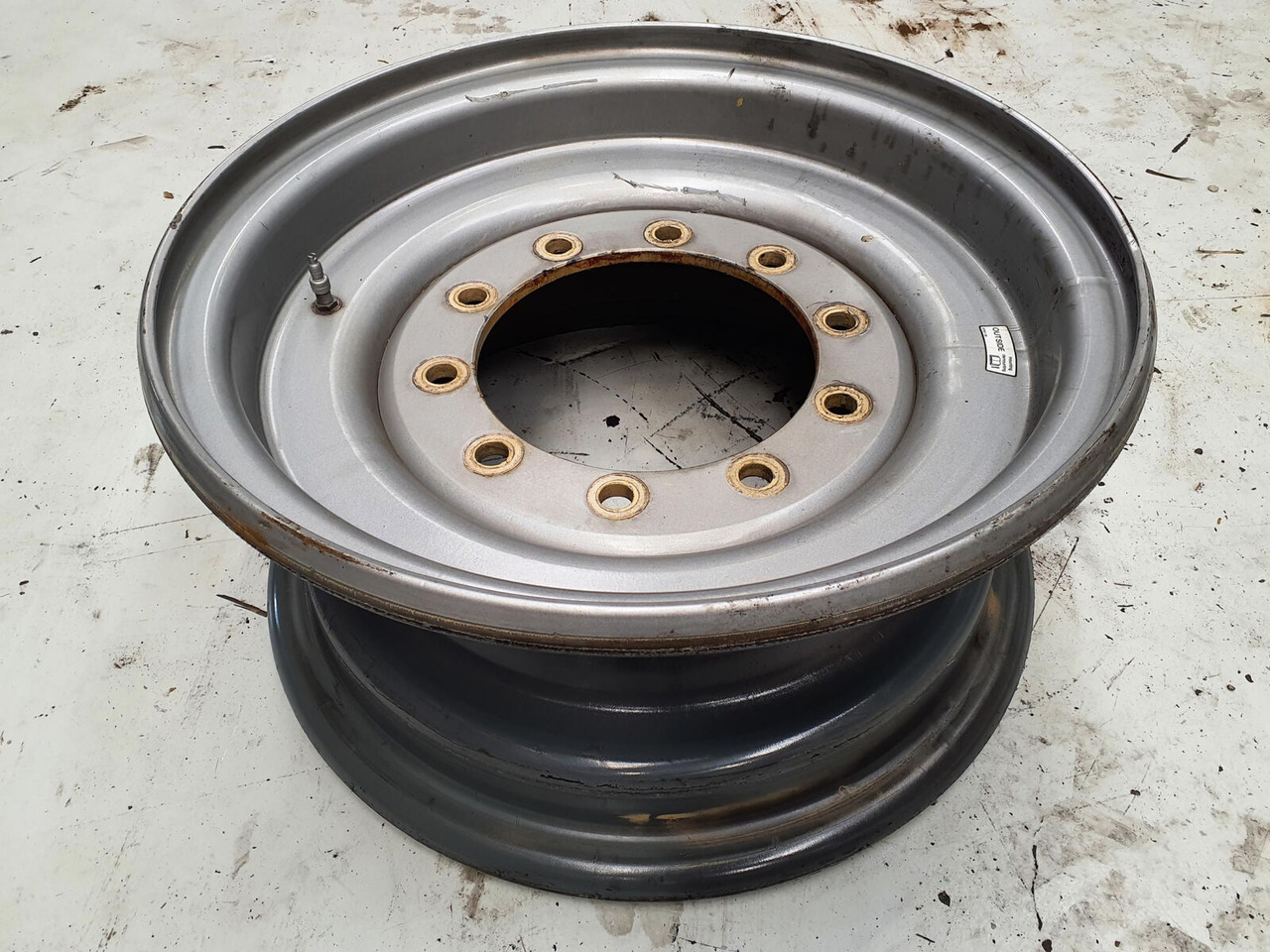 Liebherr Rim 445/95R25 10 12 1p - Llanta para Grúa: foto 1 Liebherr Rim 445/95R25 10 12 1p - Llanta para Grúa: foto 1