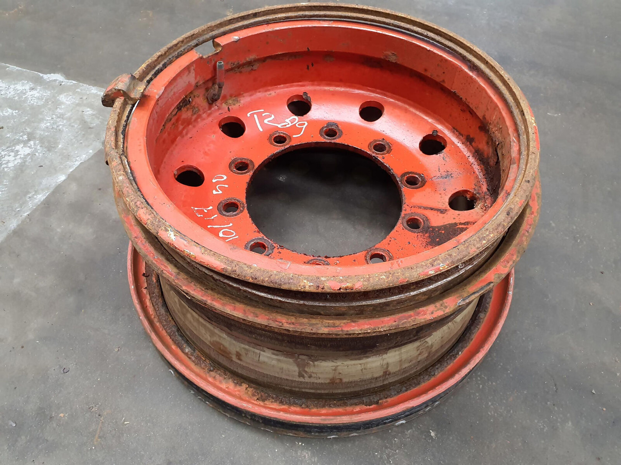 Liebherr Rim 445/95R25 10 17 5p - Llanta para Grúa: foto 3 Liebherr Rim 445/95R25 10 17 5p - Llanta para Grúa: foto 3