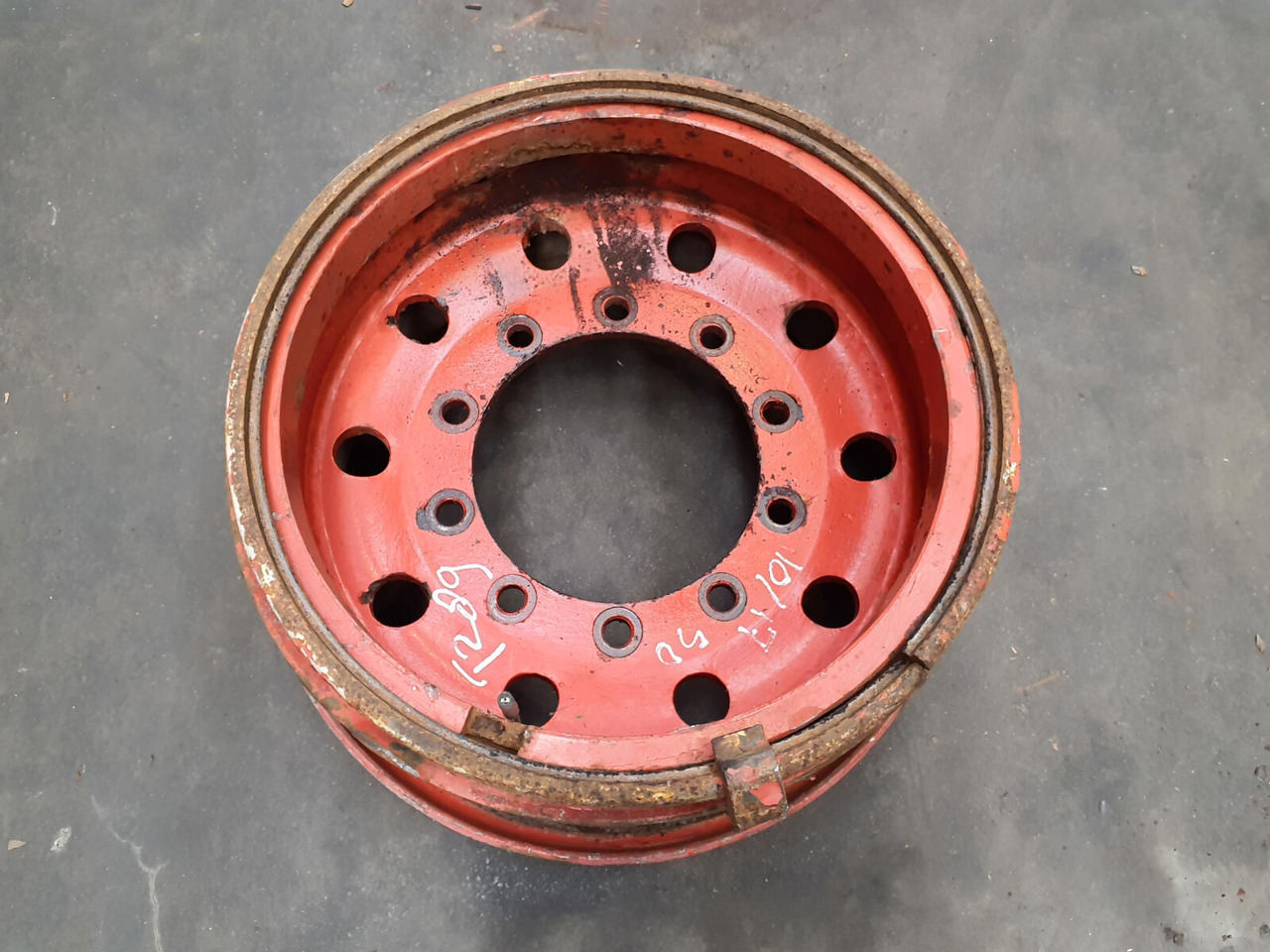 Liebherr Rim 445/95R25 10 17 5p - Llanta para Grúa: foto 2 Liebherr Rim 445/95R25 10 17 5p - Llanta para Grúa: foto 2