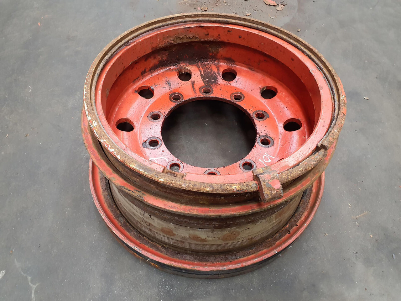 Liebherr Rim 445/95R25 10 17 5p - Llanta para Grúa: foto 1 Liebherr Rim 445/95R25 10 17 5p - Llanta para Grúa: foto 1