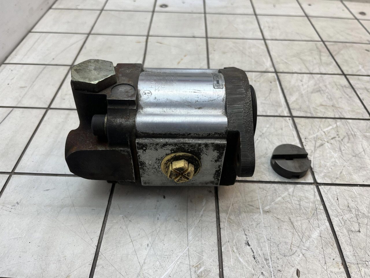 Parker Parker Hydraulics gear pump - Bomba hidráulica para Grúa: foto 1 Parker Parker Hydraulics gear pump - Bomba hidráulica para Grúa: foto 1