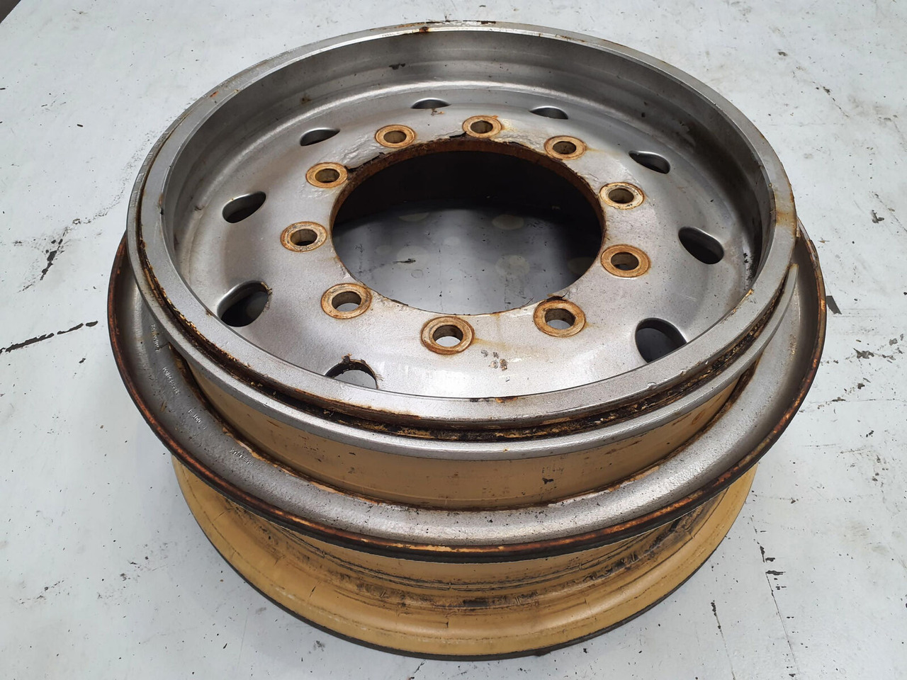 Rim 385/95R25 10 6.5 3p - Llanta para Grúa: foto 1 Rim 385/95R25 10 6.5 3p - Llanta para Grúa: foto 1