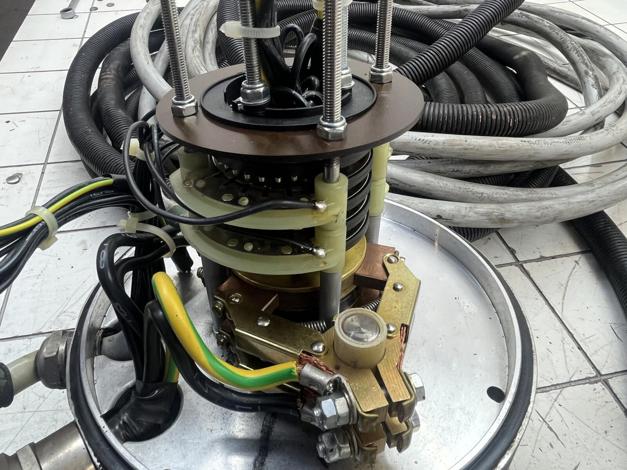 Sistema eléctrico para Autogrúa Terex AC 155 slip ring assy: foto 8