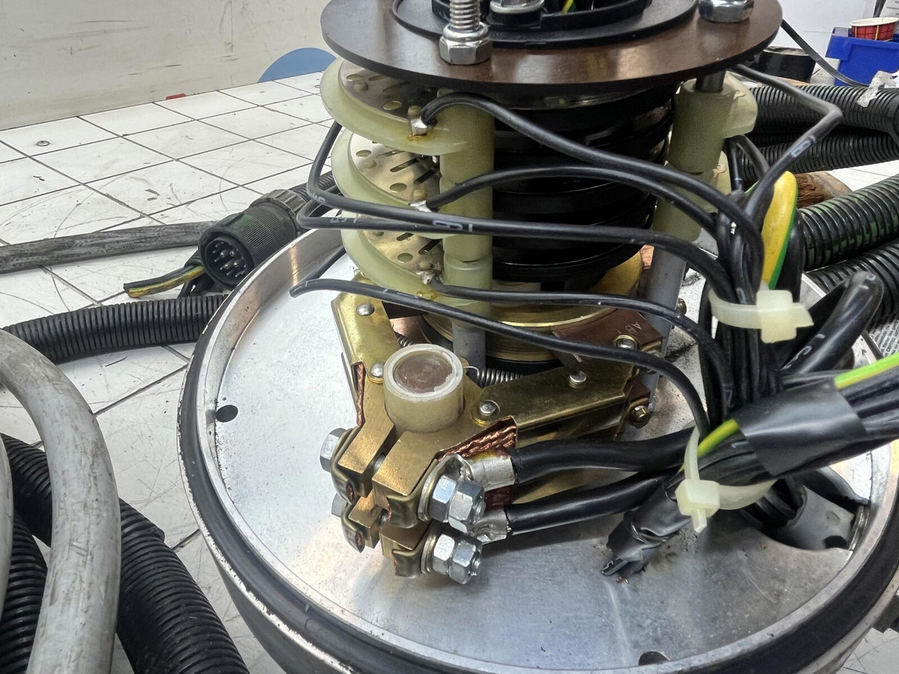 Sistema eléctrico para Autogrúa Terex AC 155 slip ring assy: foto 9