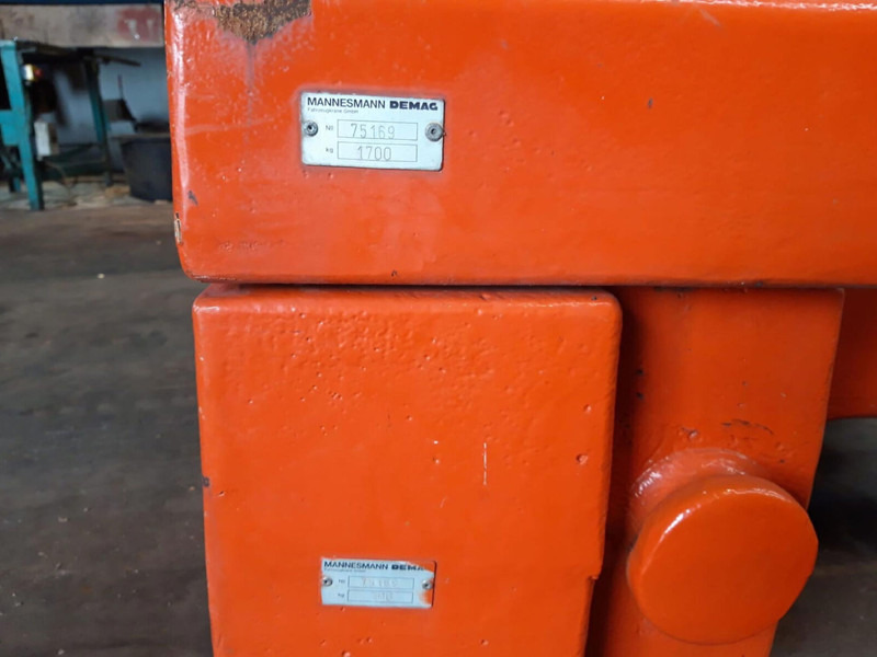 Terex AC 205 counterweight 2,4 ton right side (0.7/1.7 t) - Contrapeso para Maquinaria de construcción: foto 5 Terex AC 205 counterweight 2,4 ton right side (0.7/1.7 t) - Contrapeso para Maquinaria de construcción: foto 5