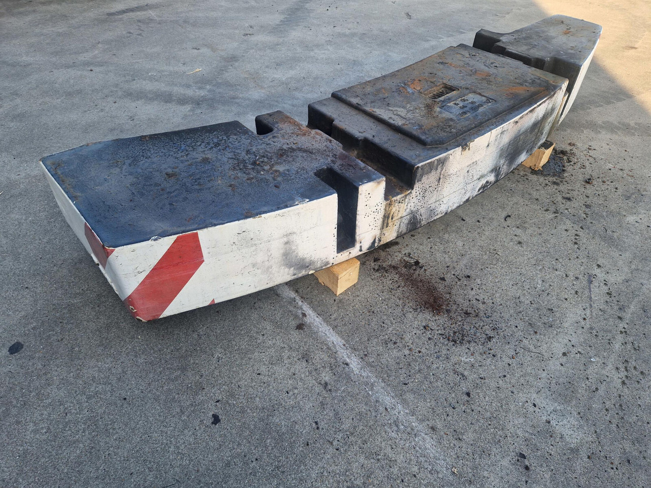 Terex AC 40 CITY counterweight 2.35T - Contrapeso para Autogrúa: foto 4 Terex AC 40 CITY counterweight 2.35T - Contrapeso para Autogrúa: foto 4