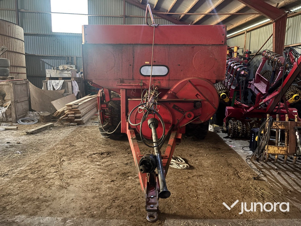 Gödningspridare - Överum Tive 6012 - Esparcidor de estiércol: foto 4 Gödningspridare - Överum Tive 6012 - Esparcidor de estiércol: foto 4