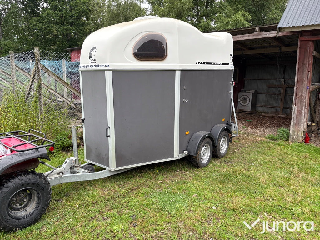 Hästtransport Cheval Liberte Gold Pullman V2 - Remolque para caballos: foto 1 Hästtransport Cheval Liberte Gold Pullman V2 - Remolque para caballos: foto 1