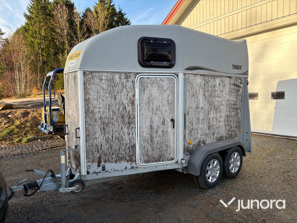 Hästtransport - Thule 150 E5 - Remolque para caballos: foto 1 Hästtransport - Thule 150 E5 - Remolque para caballos: foto 1