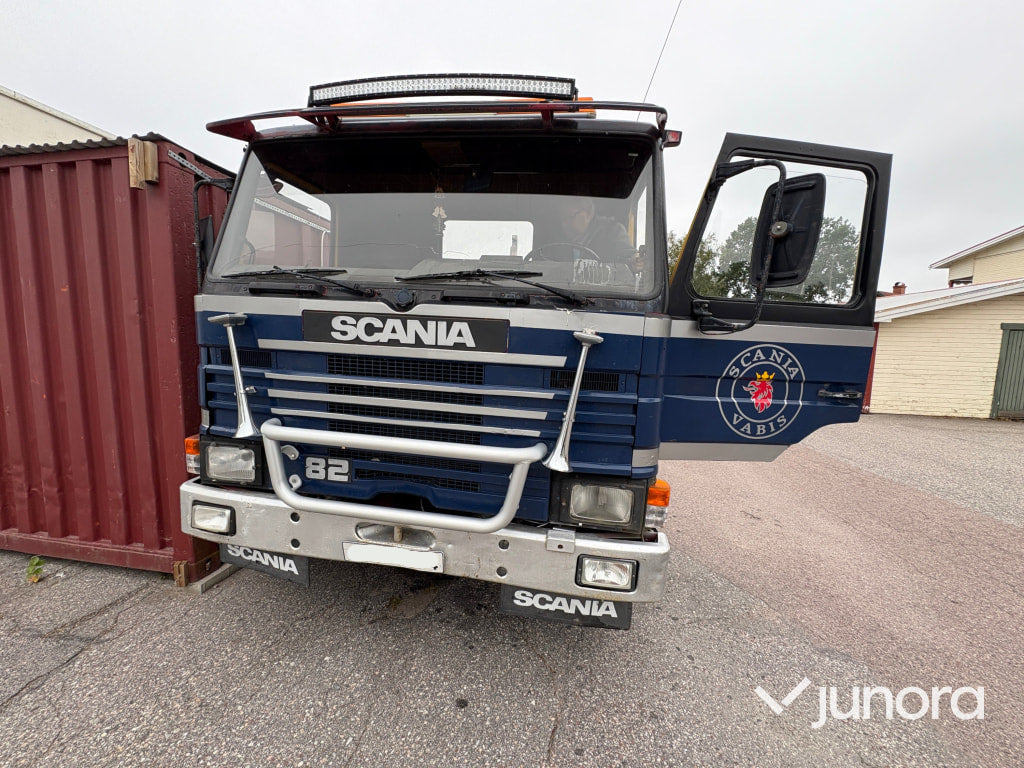 Lastbil - Scania, P82 M 4X2 50 - Camión multibasculante: foto 3 Lastbil - Scania, P82 M 4X2 50 - Camión multibasculante: foto 3