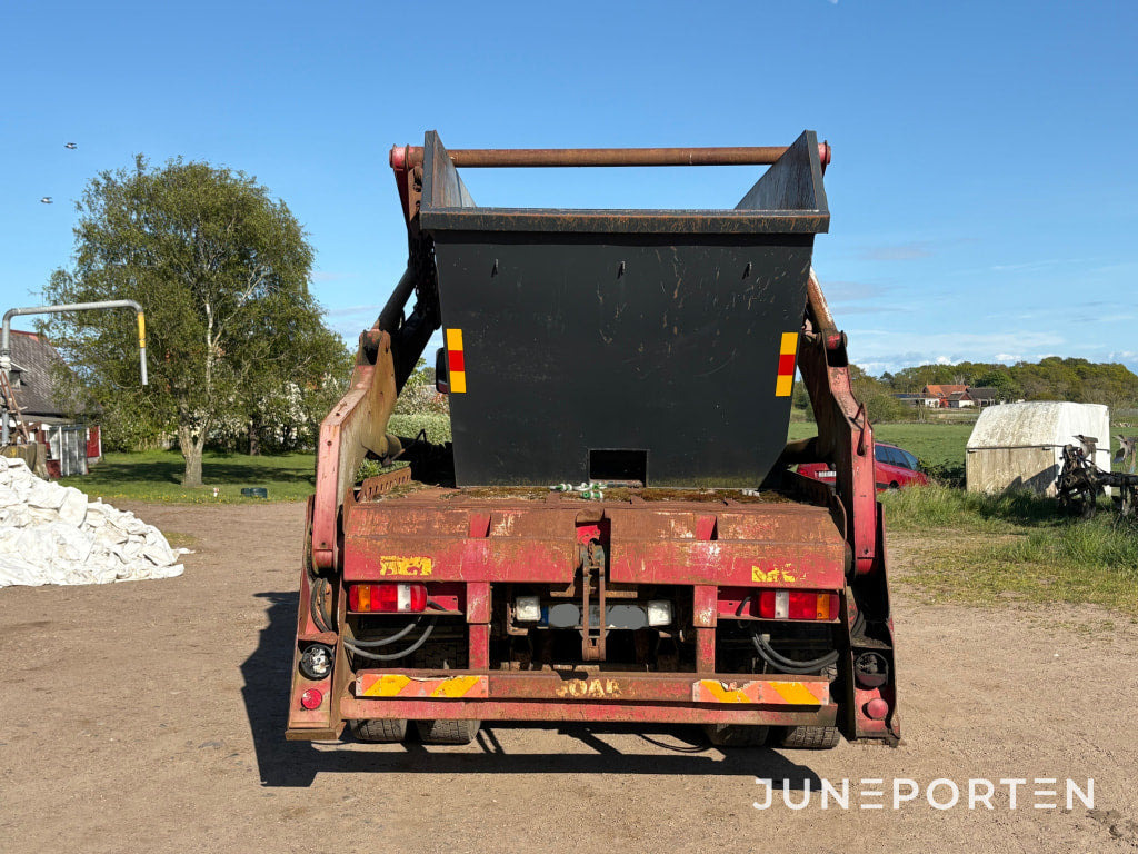 Scania Lastbil med lastväxslarflak - Camión portacontenedor de cadenas: foto 4 Scania Lastbil med lastväxslarflak - Camión portacontenedor de cadenas: foto 4