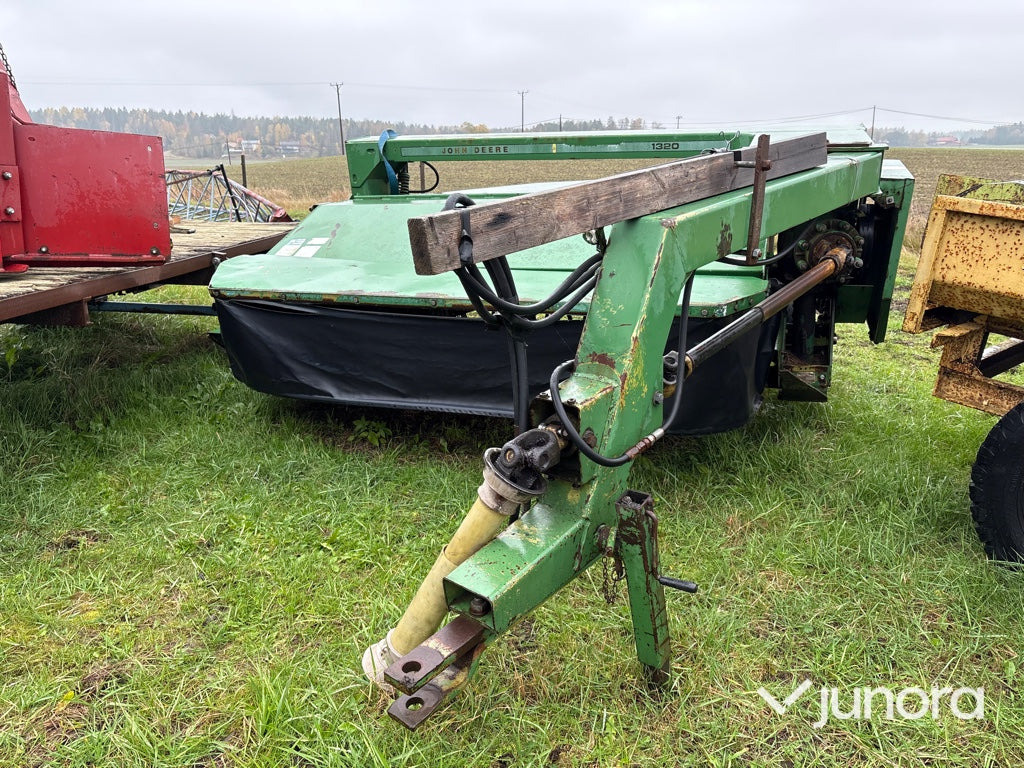 Slåtterkross - John Deere 1320 - Segadora: foto 1 Slåtterkross - John Deere 1320 - Segadora: foto 1