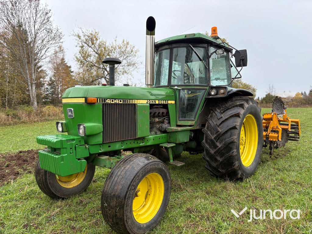 Traktor - John Deere 4040 - Tractor: foto 1 Traktor - John Deere 4040 - Tractor: foto 1