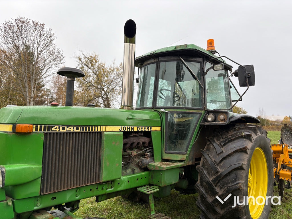 Traktor - John Deere 4040 - Tractor: foto 2 Traktor - John Deere 4040 - Tractor: foto 2