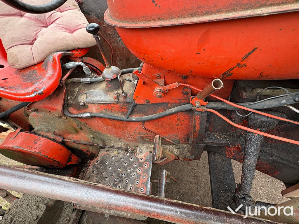 Tractor Traktor - Nuffield Universal 3DL: foto 17