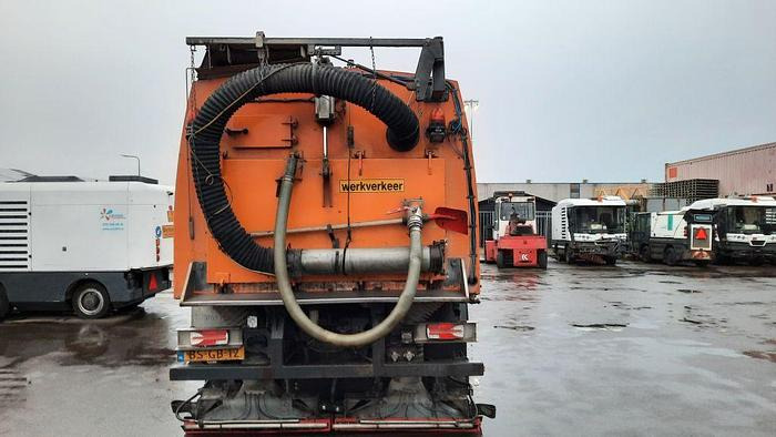 VOLVO M9 4x2R + Johnston Beam VX800 Road Cleaner - Barredora vial: foto 3 VOLVO M9 4x2R + Johnston Beam VX800 Road Cleaner - Barredora vial: foto 3