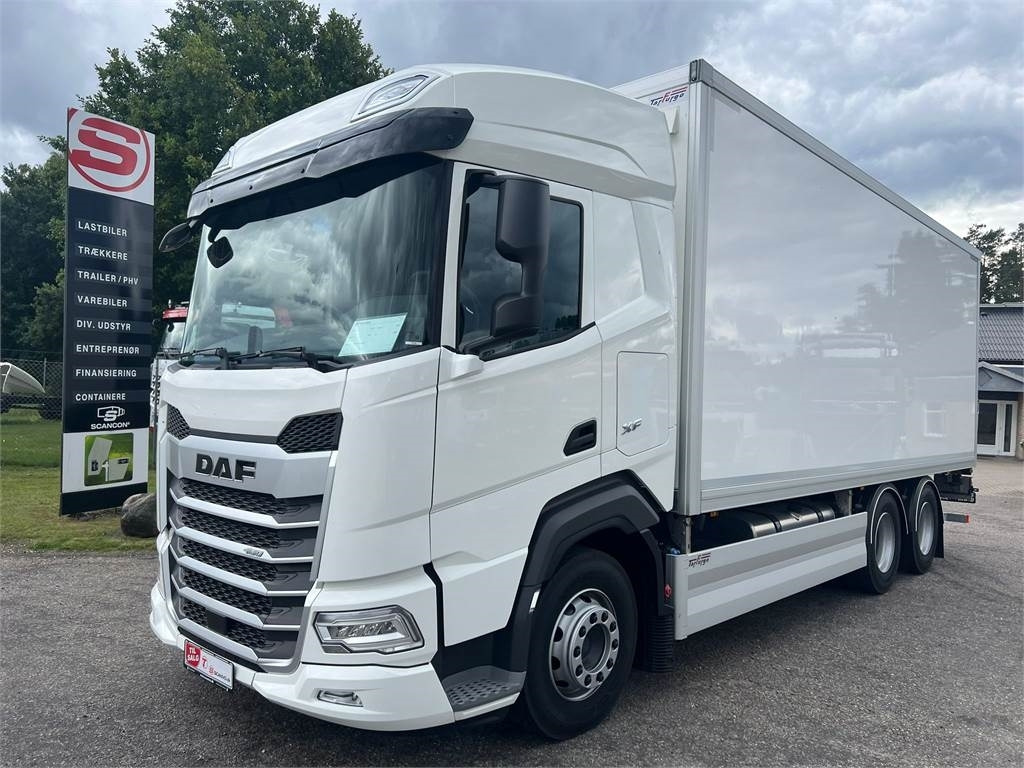 Camión caja cerrada DAF XF480 FAS 6x2: foto 1