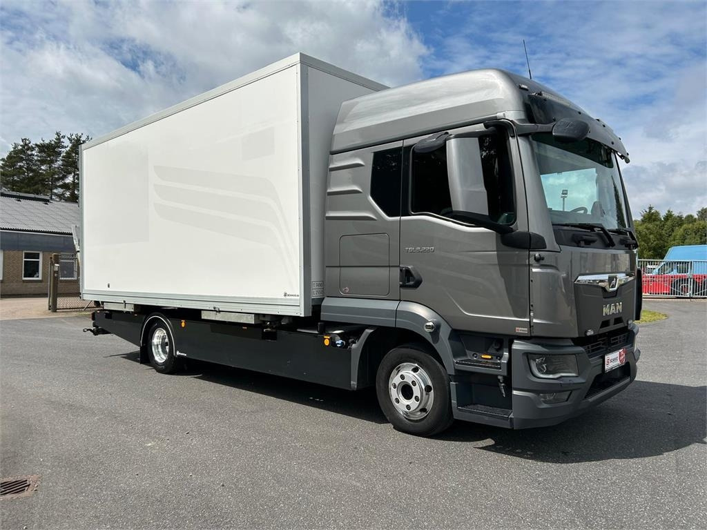 MAN TGL 8-220 4x2 BL incl. 2 stk veksellad - Camión portacontenedore/ Intercambiable: foto 1 MAN TGL 8-220 4x2 BL incl. 2 stk veksellad - Camión portacontenedore/ Intercambiable: foto 1