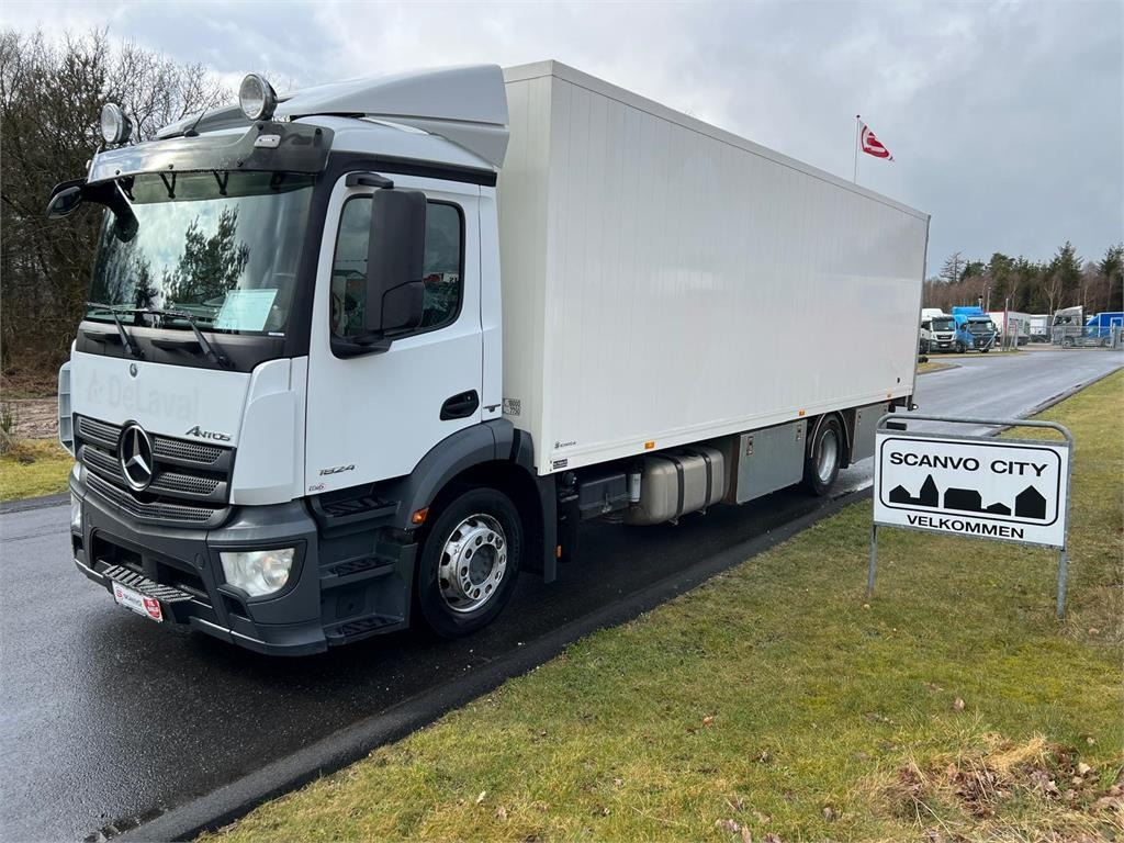 Mercedes-Benz Antos 1824 LnR - Camión caja cerrada: foto 3 Mercedes-Benz Antos 1824 LnR - Camión caja cerrada: foto 3