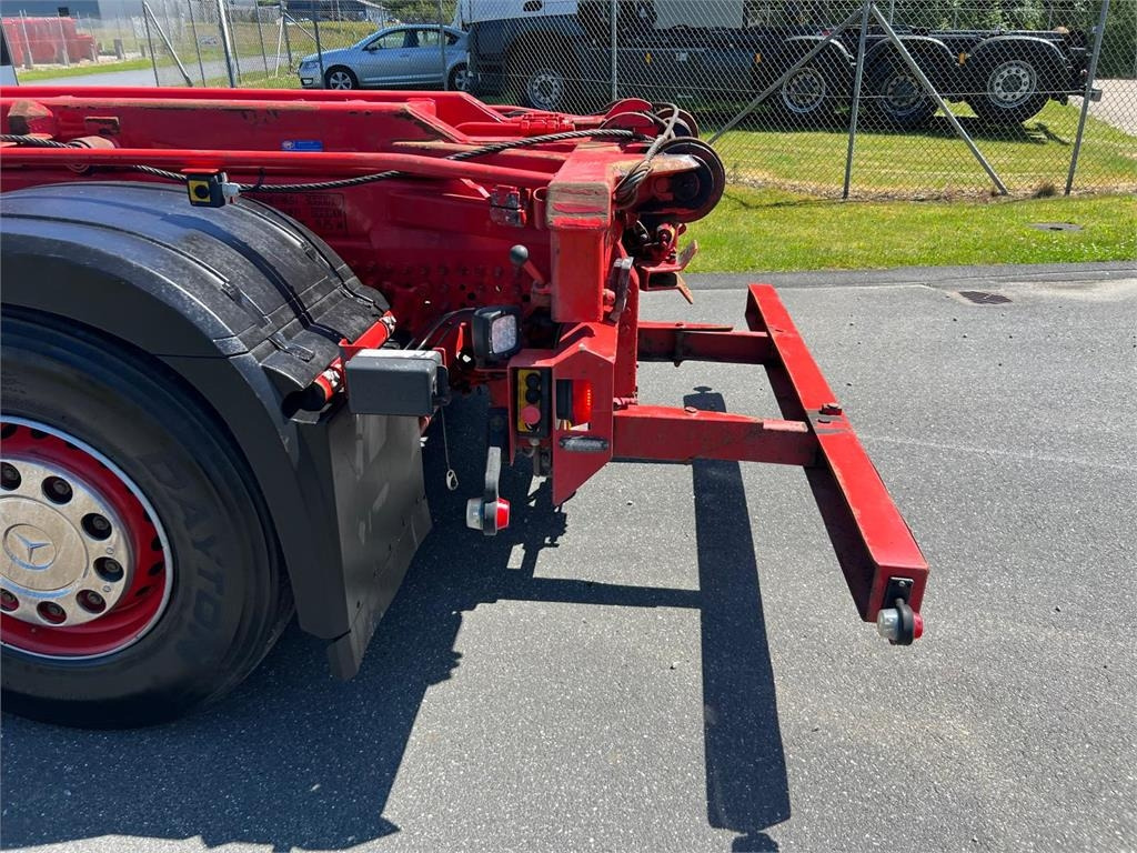 Camión portacontenedor de cadenas Mercedes-Benz Antos 2545 - HMF 1520K-RCkran: foto 19 Camión portacontenedor de cadenas Mercedes-Benz Antos 2545 - HMF 1520K-RCkran: foto 19