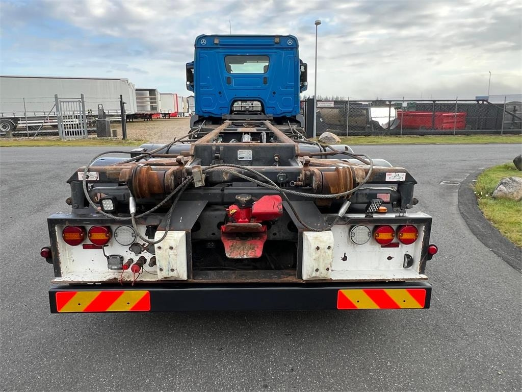 Camión portacontenedor de cadenas Mercedes-Benz Antos 2546 L: foto 12