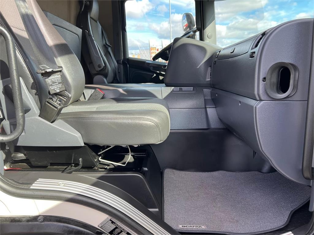 Scania P280 LB 6x2*4 MLB - 24 pallets - Camión lona: foto 4 Scania P280 LB 6x2*4 MLB - 24 pallets - Camión lona: foto 4