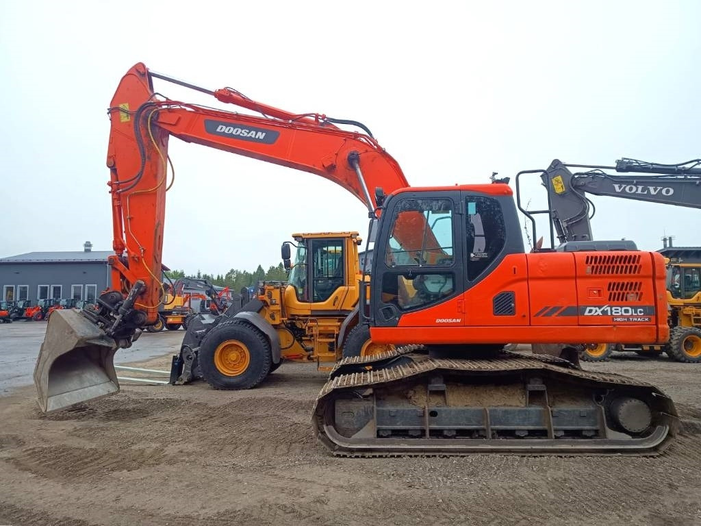 Doosan DX180LCH-3 HIGH TRACK, KALLISTAJALLA - Excavadora de cadenas: foto 1 Doosan DX180LCH-3 HIGH TRACK, KALLISTAJALLA - Excavadora de cadenas: foto 1