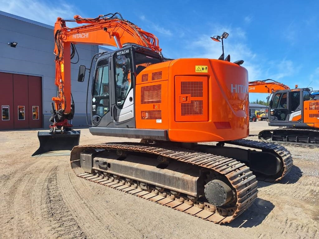 Hitachi MYYTY! SOLD! ZX225USLC-5 PYÖRITTÄJÄ+PIHDIT - Excavadora de cadenas: foto 2 Hitachi MYYTY! SOLD! ZX225USLC-5 PYÖRITTÄJÄ+PIHDIT - Excavadora de cadenas: foto 2
