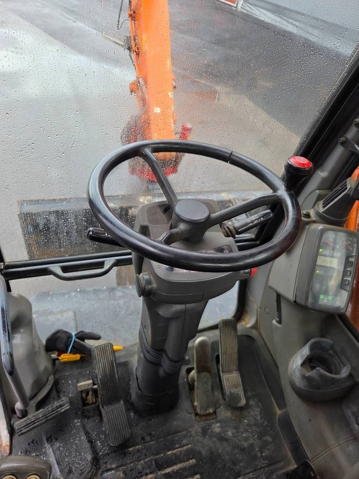 Excavadora de ruedas Hitachi ZX160 W PYÖRITTÄJÄLLÄ: foto 15