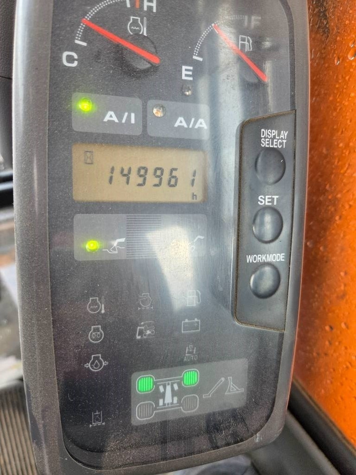 Excavadora de ruedas Hitachi ZX160 W PYÖRITTÄJÄLLÄ: foto 17