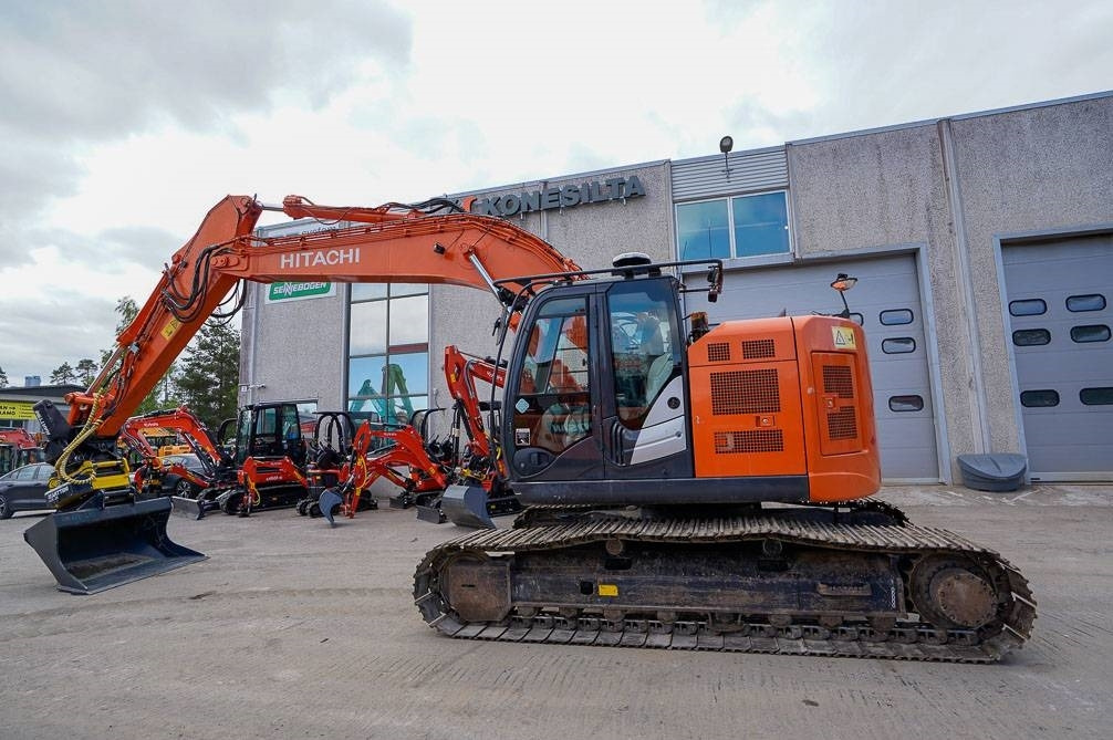 Hitachi ZX225USLC-5B MARTTIINILLA - Excavadora de cadenas: foto 1 Hitachi ZX225USLC-5B MARTTIINILLA - Excavadora de cadenas: foto 1