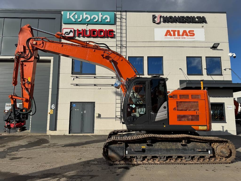 Hitachi ZX225USRLC-6 PYÖRITTÄJÄ, 3D-LAITTEET  - Excavadora de cadenas: foto 1 Hitachi ZX225USRLC-6 PYÖRITTÄJÄ, 3D-LAITTEET  - Excavadora de cadenas: foto 1